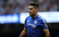 Falcao đang cay cú với đồng đội mới Pedro?
