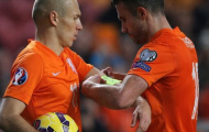Robin van Persie bị tước băng đội trưởng tuyển Hà Lan