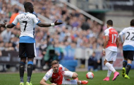 Hơn người từ sớm, Arsenal vẫn thắng nhọc Newcastle