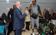 Usain Bolt cực ngầu, 'đại náo' sân bay ở London