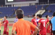 Cầu thủ U19 Việt Nam ngước nhìn Thái Lan đăng quang