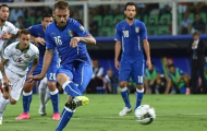 Từ người hùng hóa côn đồ, De Rossi khiến đồng đội toát mồ hôi