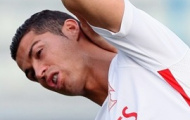 C.Ronaldo căng mình tập luyện trên đất Albania