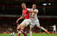 Arsenal đón tin vui từ hàng thủ