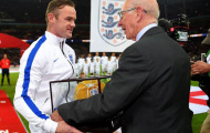 Rooney phá kỉ lục ghi bàn, Sir Bobby thất vọng