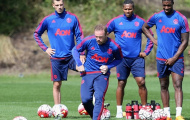 Xâm nhập cánh gà Old Trafford: 'Loạn' vì Van Gaal?