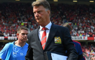 Van Gaal trông dữ tợn, sao M.U sợ chết khiếp