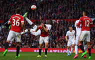 Video: Bàn thắng sẽ đi vào lịch sử đối đầu giữa MU và Liverpool của Benteke