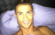 Nã 5 bàn, Ronaldo khoe ảnh giường chiếu