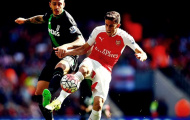 Fan Arsenal chia buồn với Mertesacker vì... Paulista quá hay