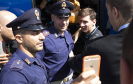 Đến Rome, cả cảnh sát cũng muốn 'tự sướng' với Messi