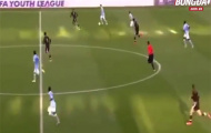 Video: Thần đồng Man City tái hiện pha solo kinh điển của Messi