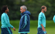 Học trò diễn 'The Walking Dead', Mourinho hóa 'người lạ mặt' trong buổi tập của Chelsea