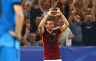 Siêu phẩm từ giữa sân giúp Roma cầm hòa Barcelona