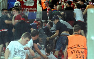 Cảnh sát Hy Lạp trấn áp fan Bayern bằng dùi cui