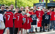 Fan Man United lũ lượt kéo nhau đi đổi áo Di Maria