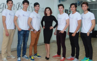 Vũ Thị Hương tự tin đọ dáng cùng dàn người mẫu