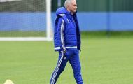 Án phạt treo lơ lửng, Mourinho vẫn tươi rói trên sân tập