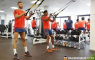 Để Mustafi ở nhà, Valencia hành quân đến xứ Catalan