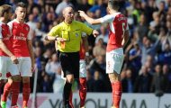 Hàng chục ngàn CĐV Arsenal ký đơn đòi tẩy chay Mike Dean