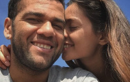 Bạn gái người mẫu của Daniel Alves đoạt giải ở Paris