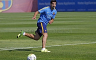 Luis Suarez luyện 'trồng cây chuối' trước trận gặp Celta Vigo