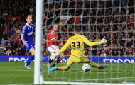 Manchester United 3-0 Ipswich Town: Van Gaal nghiêm túc, Manchester United đi tiếp
