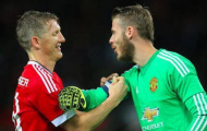 Hành động nhỏ, Schweinsteiger khiến De Gea 'cười tít mắt'