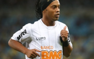 Video: Ronaldinho biểu diễn kĩ thuật lạ trong trận đấu với Goias