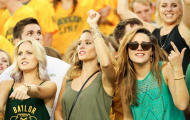 Những fan nữ xinh gây sốt tại giải NFL