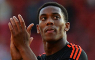 Gary Neville nói gì về phong độ của Martial?
