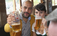 Wags Bayern lộng lẫy trong lễ hội bia Đức