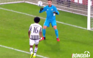 Video: Pha xử lý siêu tệ của sao Juventus khi đối mặt thủ môn