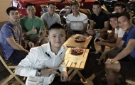 Công Vinh rủ Công Phượng lê la từ quán cóc đến nhà hàng