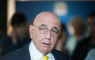Milan thua thảm Napoli, Adriano Galliani bị NHM trút giận