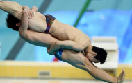 'Tư thế 2 trong 1' tiếp tục gây sốc ở làng bơi lội Trung Quốc