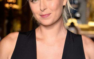 Sharapova thả rông vòng một trên đất Paris