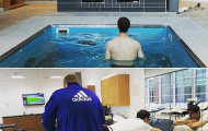 Courtois tích cực rèn thể lực ở bể bơi