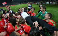 Tuyển Xứ Wales đi vào lịch sử bằng một thất bại
