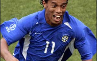 Video: Pha đá phạt khôn ngoan của Ronaldinho vs tuyển Anh