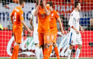 Video: Pha phản lưới nhà hài hước của Van Persie