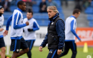 HLV Roberto Mancini bơ phờ huấn luyện học trò chuẩn bị derby d’Italia