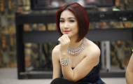 Video: Hòa Minzy thích hôn nhất vào má Công Phượng