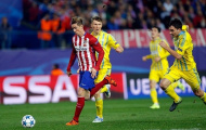 Thủ thành Nenad Eric liên tục từ chối bàn thắng thứ 100 của Fernando Torres