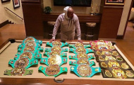 Floyd Mayweather khoe danh hiệu sau 19 năm thượng đài
