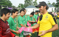 Danh thủ Karl-Heinz Riedle dành lời khuyên cho cầu thủ ở VCK U21 QG 2015