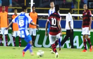 Video: Ronaldinho tái xuất tuyệt chiêu chuyền không nhìn bóng