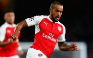 Walcott giải quyết bài toán “số 9” cho Arsenal