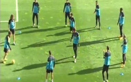Video: Hoa mắt với màn đá bóng ma của Barca