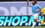 Video: Pirlo bất lực chống đá phạt trước đội bóng của Lee Nguyễn